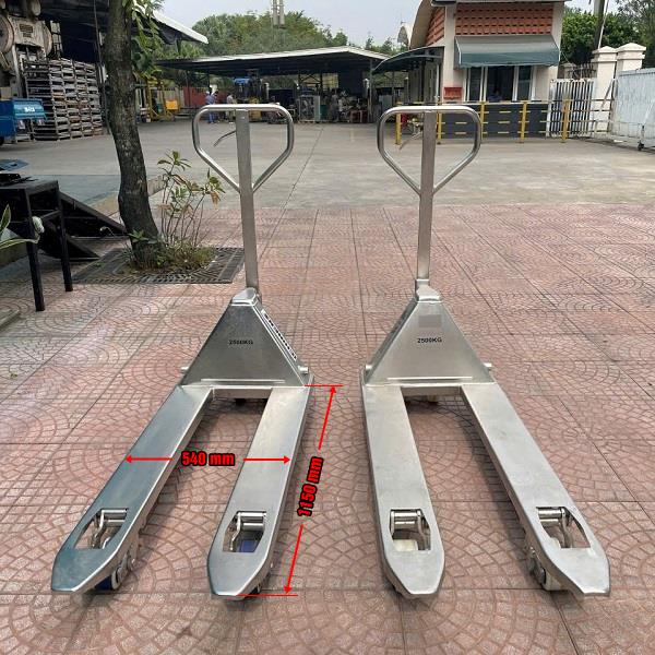 Kích thước càng xe nâng tay inox 2500kg ichimens