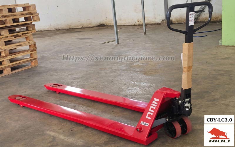 Xe nâng tay model CBY-LC3.0 càng dài 2 mét